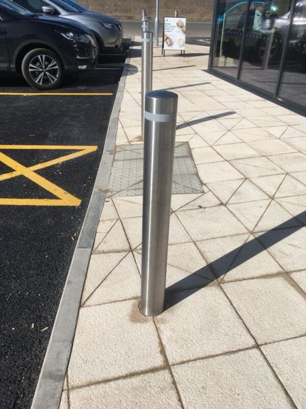 Static bollard installation